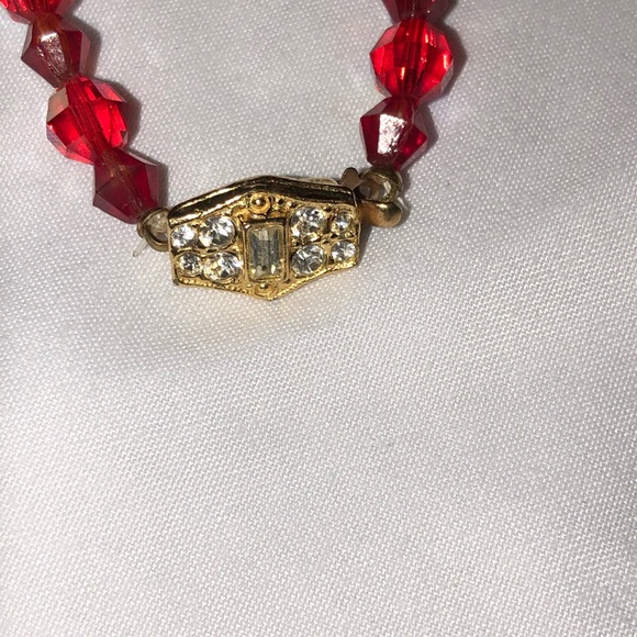 VINTAGE RED SPARKLY BEAD NECKLACE - Picture 4 of 4